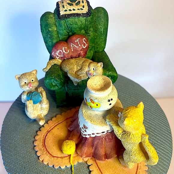 NEW GLASS JAR ADORNED WITH CATS JAR TO STORE DRY CAT FOOD - Picture 3 of 6